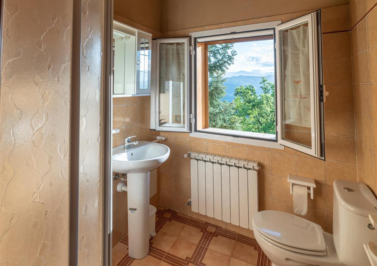 Casetta Maduneta Immersa In Un Oliveto Dolceacqua Bagian luar foto