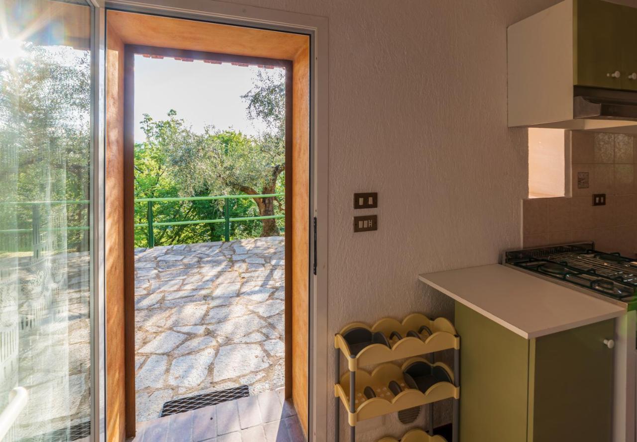 Casetta Maduneta Immersa In Un Oliveto Dolceacqua Bagian luar foto